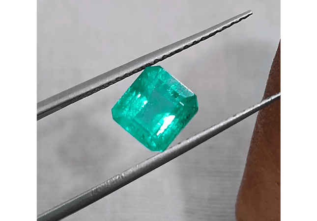 GSI Certified 1.47ct Medium Deep Green Emerald , 100% Natural Earth Mined Gemstone - SMSGEMS 