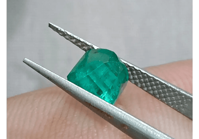GSI Certified 1.47ct Medium Deep Green Emerald , 100% Natural Earth Mined Gemstone - SMSGEMS 
