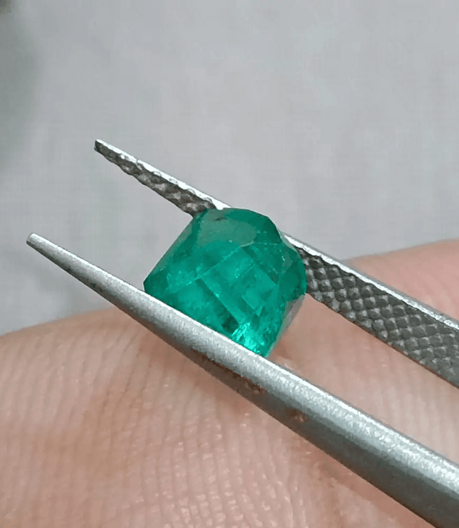 GSI Certified 1.47ct Medium Deep Green Emerald , 100% Natural Earth Mined Gemstone - SMSGEMS 
