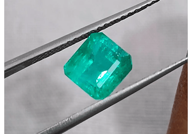 GSI Certified 1.47ct Medium Deep Green Emerald , 100% Natural Earth Mined Gemstone - SMSGEMS 