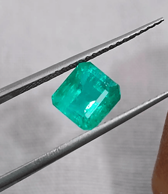 GSI Certified 1.47ct Medium Deep Green Emerald , 100% Natural Earth Mined Gemstone - SMSGEMS 