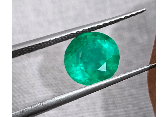 GSI Certified 1.55ct Medium Deep Bright Green Swat Emerald , 100% Natural Earth Mined Gemstone - SMSGEMS 