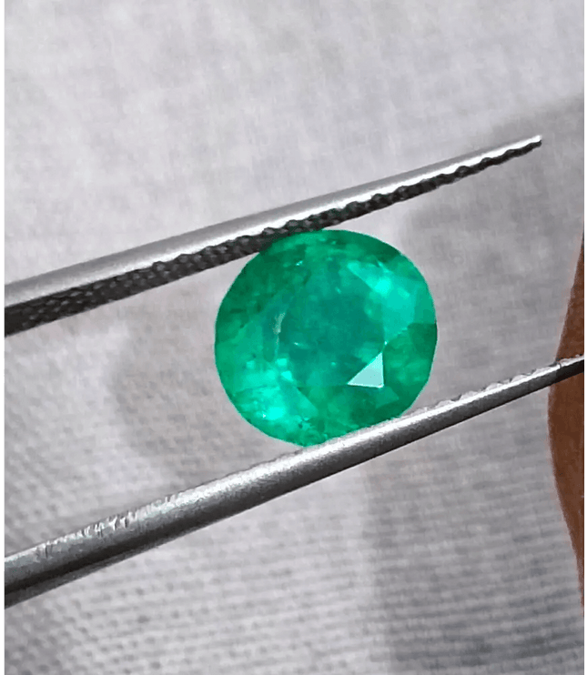 GSI Certified 1.55ct Medium Deep Bright Green Swat Emerald , 100% Natural Earth Mined Gemstone - SMSGEMS 