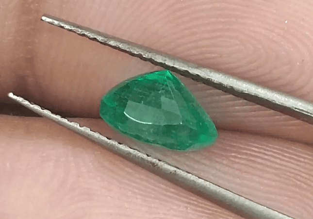 GSI Certified 1.56ct Colombian Emerald, 100% Natural Gemstone - SMSGEMS 