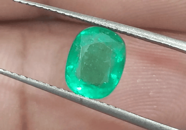 GSI Certified 1.56ct Colombian Emerald, 100% Natural Gemstone - SMSGEMS 