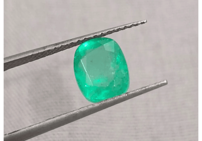 GSI Certified 1.56ct Colombian Emerald, 100% Natural Gemstone - SMSGEMS 
