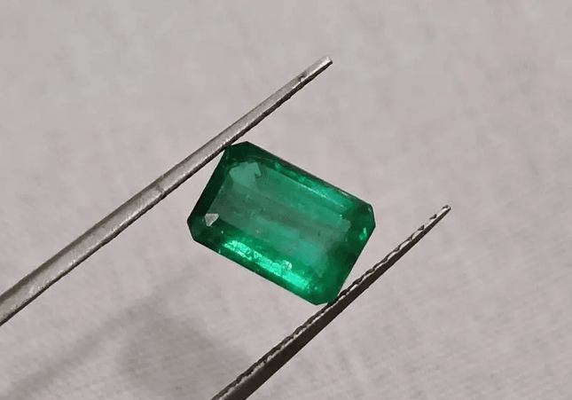 GSI Certified 1.64ct AAA Grade Zambian Emerald , 100% Natural Earth Mined Gem. - SMSGEMS 