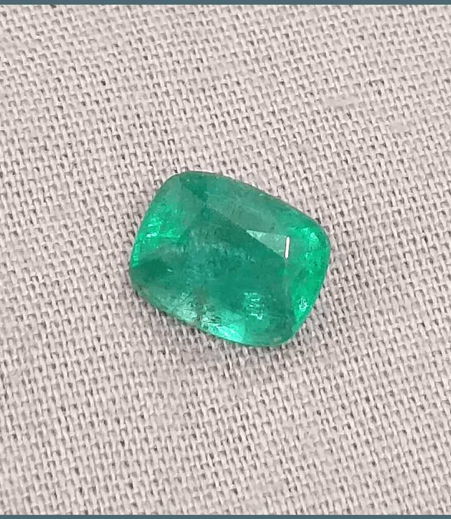 1.66ct Medium Electric Green Emerald GSI Certified Gemstone - SMSGEMS 