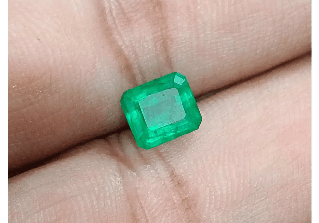 GSI Certified 1.68ct Velvet Green Swat Emerald , 100% Natural Earth Mined Gemstone - SMSGEMS 