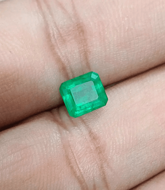 GSI Certified 1.68ct Velvet Green Swat Emerald , 100% Natural Earth Mined Gemstone - SMSGEMS 