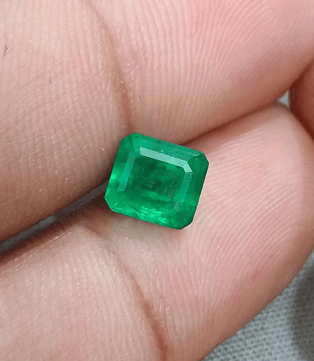 GSI Certified 1.68ct Velvet Green Swat Emerald , 100% Natural Earth Mined Gemstone - SMSGEMS 