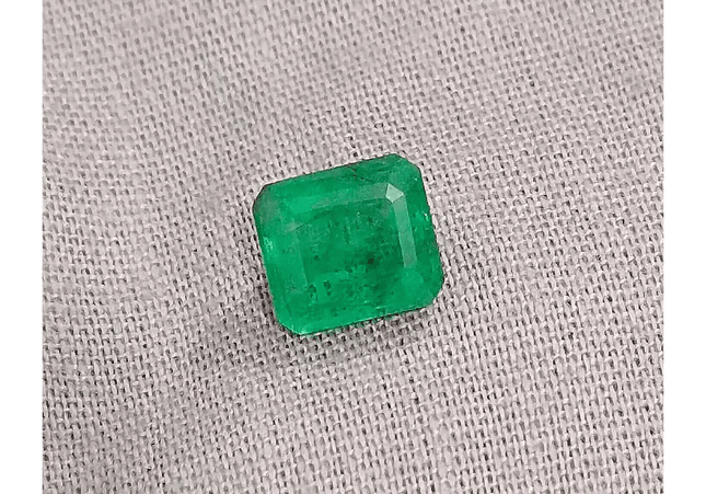 GSI Certified 1.68ct Velvet Green Swat Emerald , 100% Natural Earth Mined Gemstone - SMSGEMS 