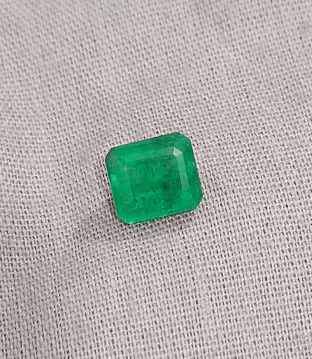 GSI Certified 1.68ct Velvet Green Swat Emerald , 100% Natural Earth Mined Gemstone - SMSGEMS 