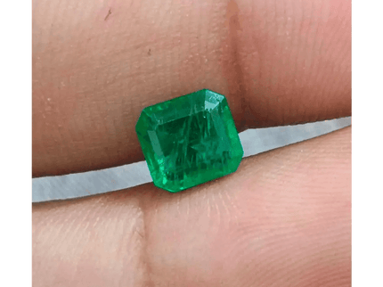 GSI Certified 1.70ct Medium İntense Green Swat Emerald , 100% Natural Earth Mined Gemstone - SMSGEMS 