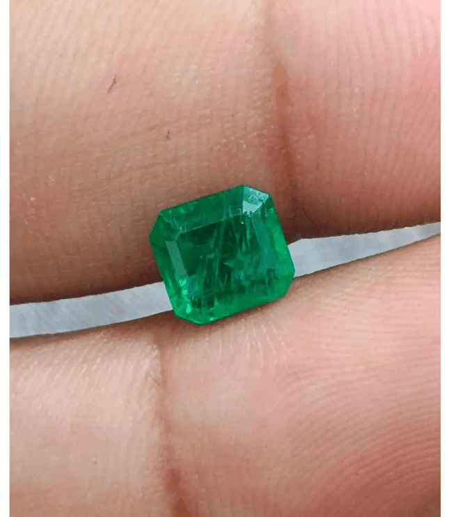 GSI Certified 1.70ct Medium İntense Green Swat Emerald , 100% Natural Earth Mined Gemstone - SMSGEMS 