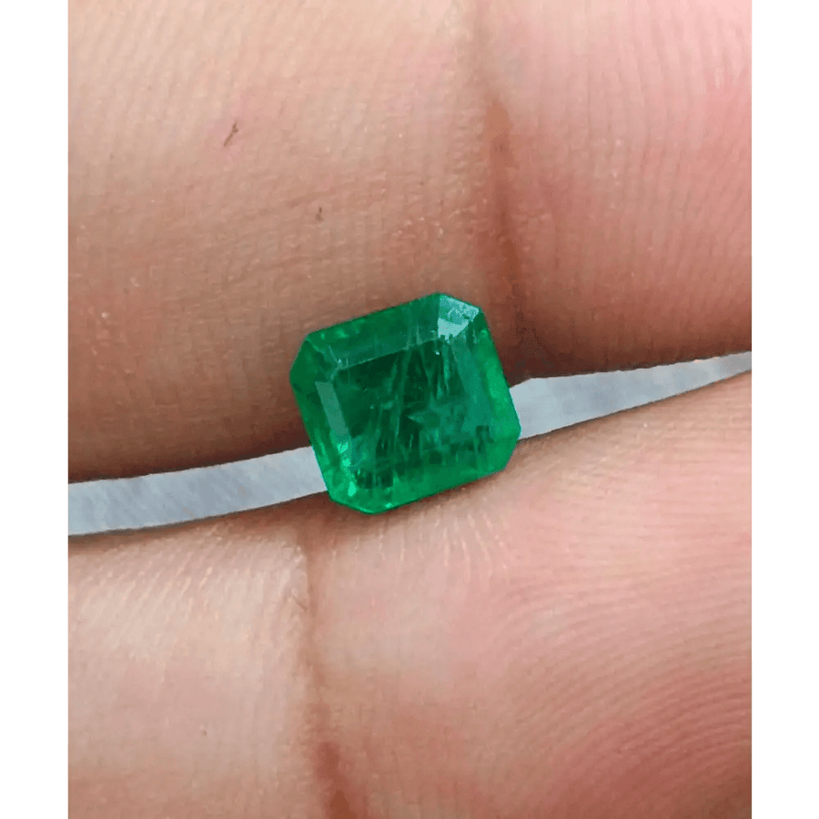 GSI Certified 1.70ct Medium İntense Green Swat Emerald , 100% Natural Earth Mined Gemstone - SMSGEMS 