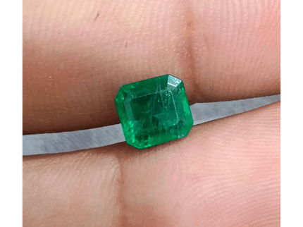 GSI Certified 1.70ct Medium İntense Green Swat Emerald , 100% Natural Earth Mined Gemstone - SMSGEMS 