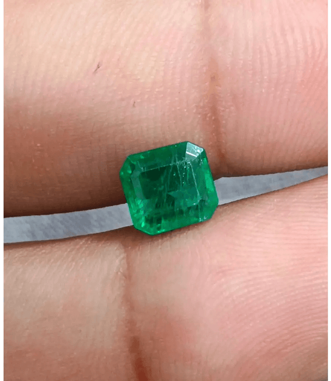 GSI Certified 1.70ct Medium İntense Green Swat Emerald , 100% Natural Earth Mined Gemstone - SMSGEMS 