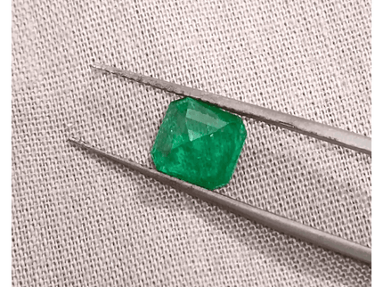 GSI Certified 1.70ct Medium İntense Green Swat Emerald , 100% Natural Earth Mined Gemstone - SMSGEMS 