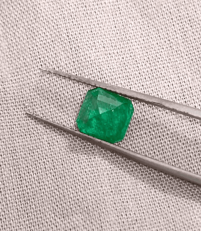 GSI Certified 1.70ct Medium İntense Green Swat Emerald , 100% Natural Earth Mined Gemstone - SMSGEMS 