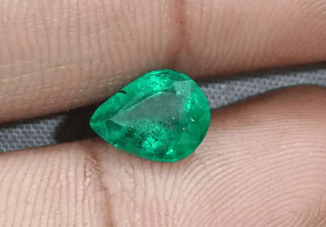 1.83ct Bright Deep Green Emerald Certified by GSI - SMSGEMS 
