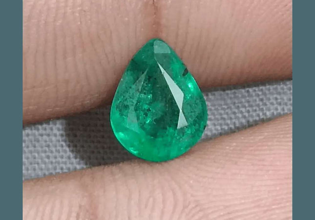 1.83ct Bright Deep Green Emerald Certified by GSI - SMSGEMS 
