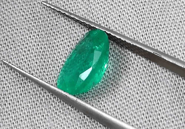 1.85ct Bright Parrot Green GSI Certified - SMSGEMS 