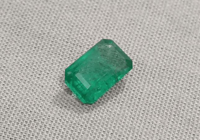 GSI Certified 1.87ct Medium Green Zambian Emerald, 100% Natural Untreated Gemstone. - SMSGEMS 