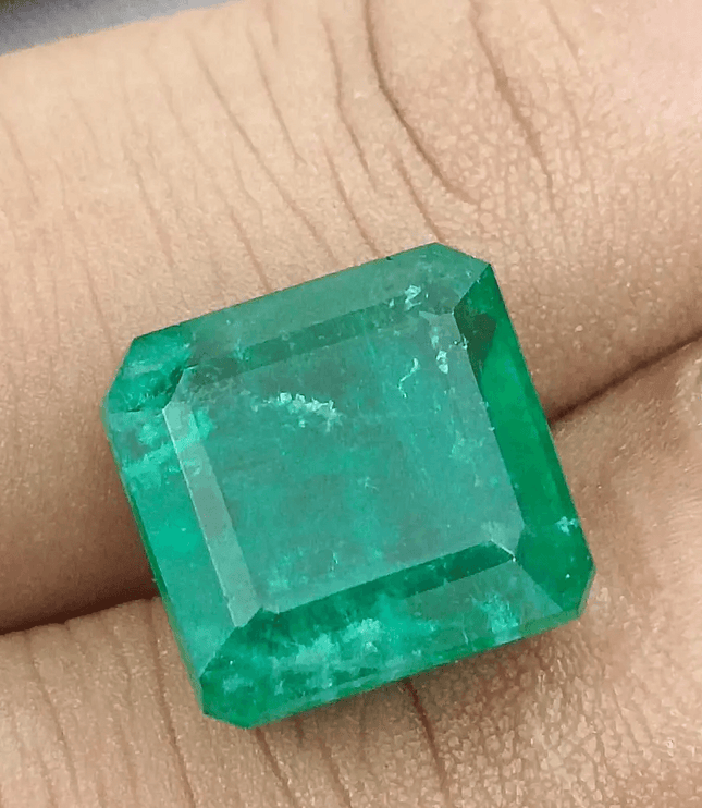10.81ct Deep Green Swat Emerald Gemstone - SMSGEMS 