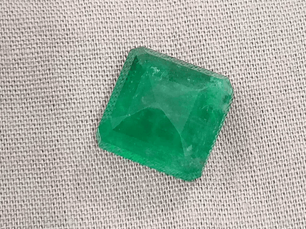 10.81ct Deep Green Swat Emerald Gemstone - SMSGEMS 