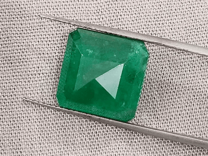 10.81ct Deep Green Swat Emerald Gemstone - SMSGEMS 