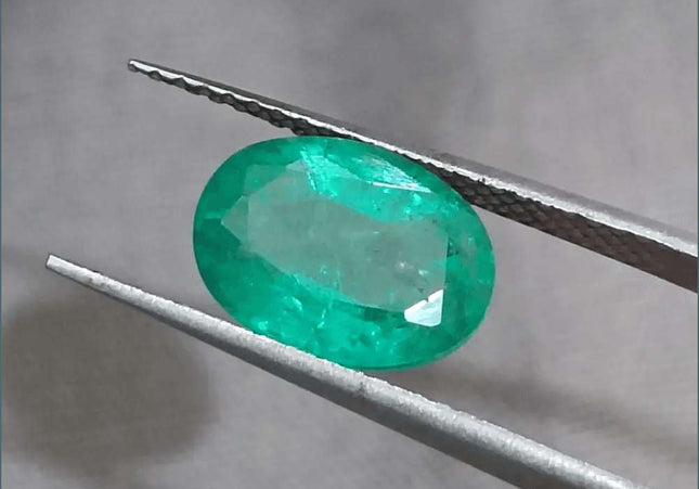 2.28ct Vivid Green Zambian emerald GSI Certified - SMSGEMS 