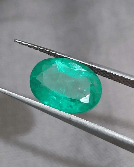 2.28ct Vivid Green Zambian emerald GSI Certified - SMSGEMS 