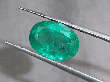 2.28ct Vivid Green Zambian emerald GSI Certified - SMSGEMS 