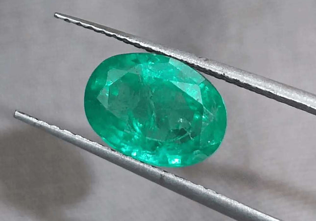 2.28ct Vivid Green Zambian emerald GSI Certified - SMSGEMS 