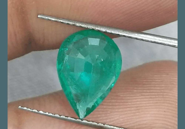 GSI Certified 2.55ct Medium Green Zambian Emerald, 100% Natural Earth Mined Gemstone - SMSGEMS 