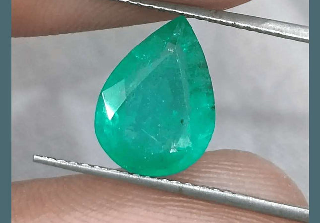 GSI Certified 2.55ct Medium Green Zambian Emerald, 100% Natural Earth Mined Gemstone - SMSGEMS 