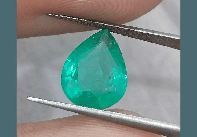 GSI Certified 2.55ct Medium Green Zambian Emerald, 100% Natural Earth Mined Gemstone - SMSGEMS 