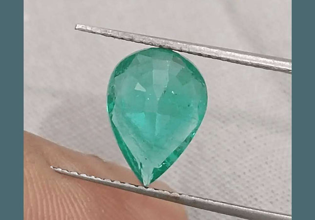 GSI Certified 2.55ct Medium Green Zambian Emerald, 100% Natural Earth Mined Gemstone - SMSGEMS 