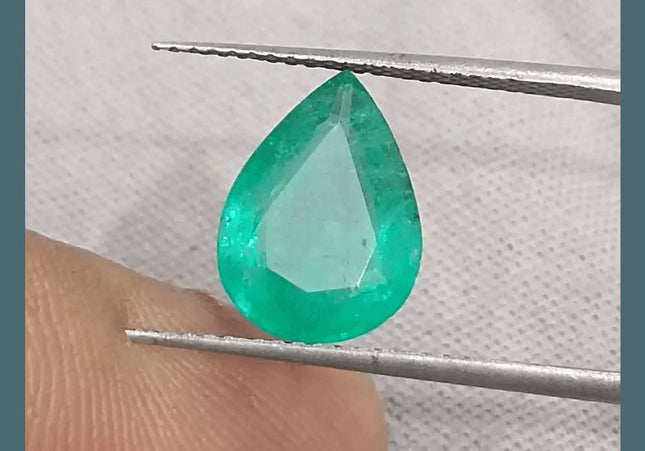 GSI Certified 2.55ct Medium Green Zambian Emerald, 100% Natural Earth Mined Gemstone - SMSGEMS 