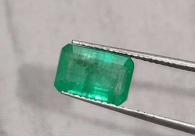 GSI Certified 2.58ct Vivid Green Zambian Emerald, 100% Natural Gemstone - SMSGEMS 