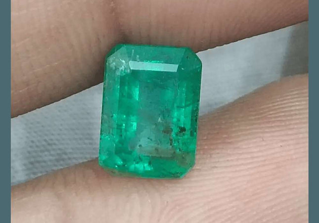 GSI Certified 2.62ct Medium Green Zambian Emerald - SMSGEMS 