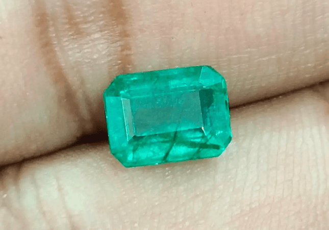 GSI Certified 2.69ct Zambian Emerald, 100% Natural Earth Mined Gemstone - SMSGEMS 