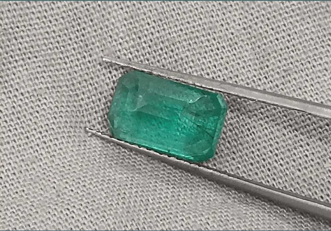 2.74ct Intense Green Emerald GSI Certified - SMSGEMS 