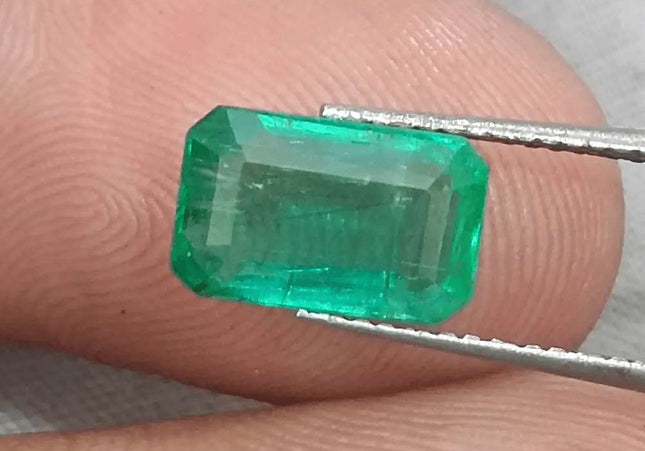 2.74ct Intense Green Emerald GSI Certified - SMSGEMS 