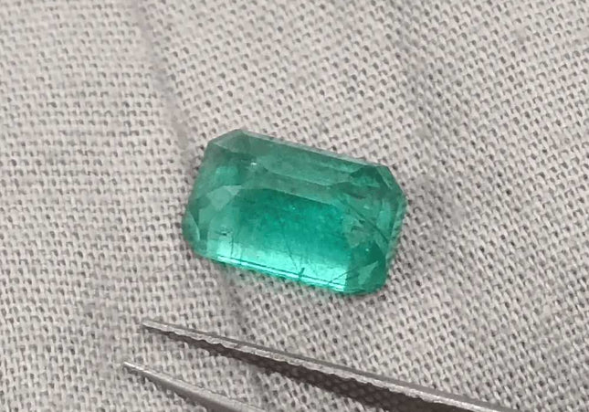 2.74ct Intense Green Emerald GSI Certified - SMSGEMS 