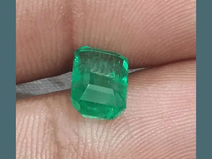 2.74ct Intense Green Emerald GSI Certified - SMSGEMS 