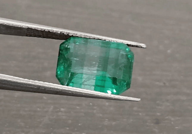 GSI Certified 2.78ct Vibrant Green (color Zoned) Emerald, 100% Natural Earth Mined Gemstone. - SMSGEMS 