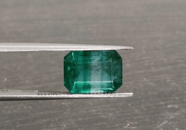 GSI Certified 2.78ct Vibrant Green (color Zoned) Emerald, 100% Natural Earth Mined Gemstone. - SMSGEMS 