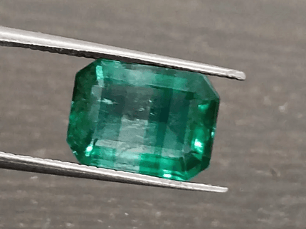 GSI Certified 2.78ct Vibrant Green (color Zoned) Emerald, 100% Natural Earth Mined Gemstone. - SMSGEMS 